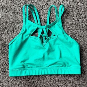 Victoria Sport Strappy Sports Bra
